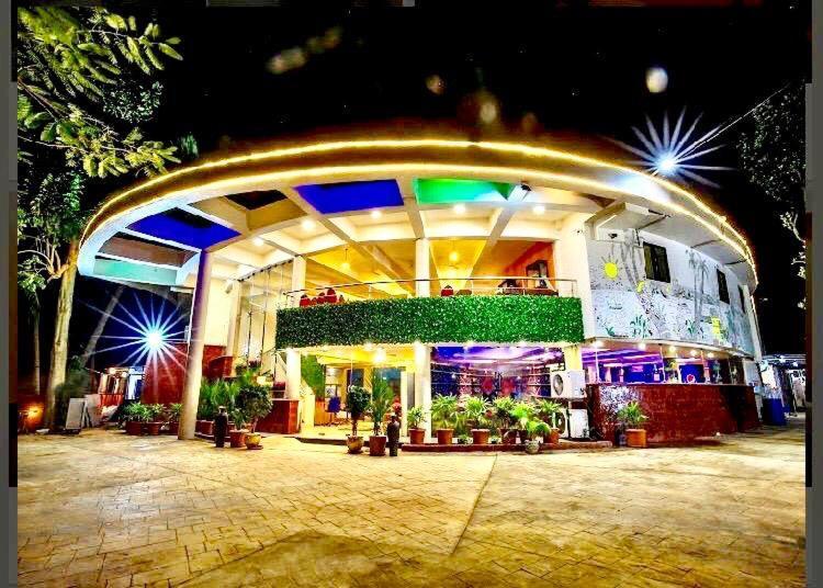 The Center Court Resort & Spa Varca Exterior photo